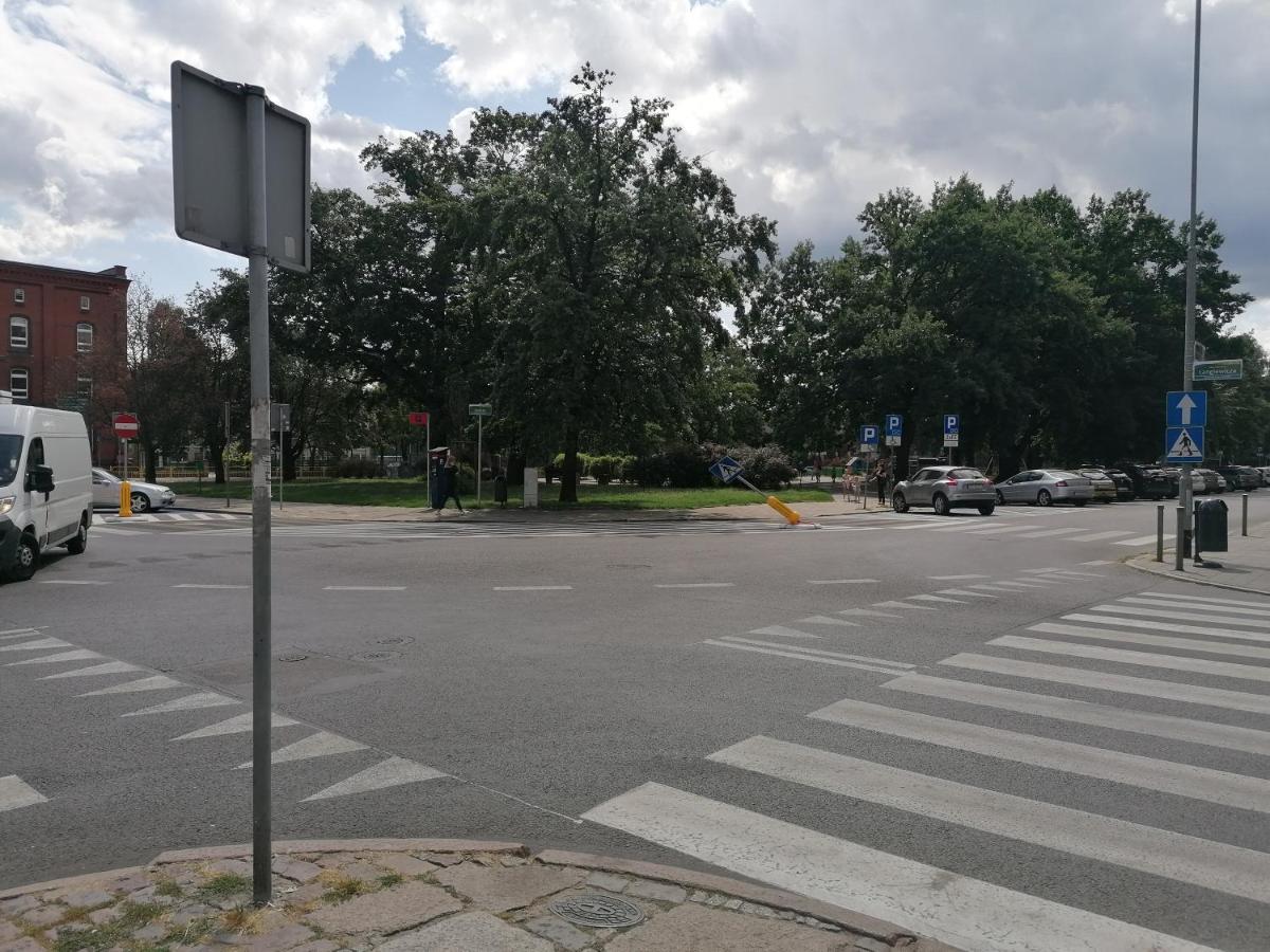 Hostel Tulip - Pokoj 7 Ze Wspolna Lazienka I Kuchnia Щецин Экстерьер фото